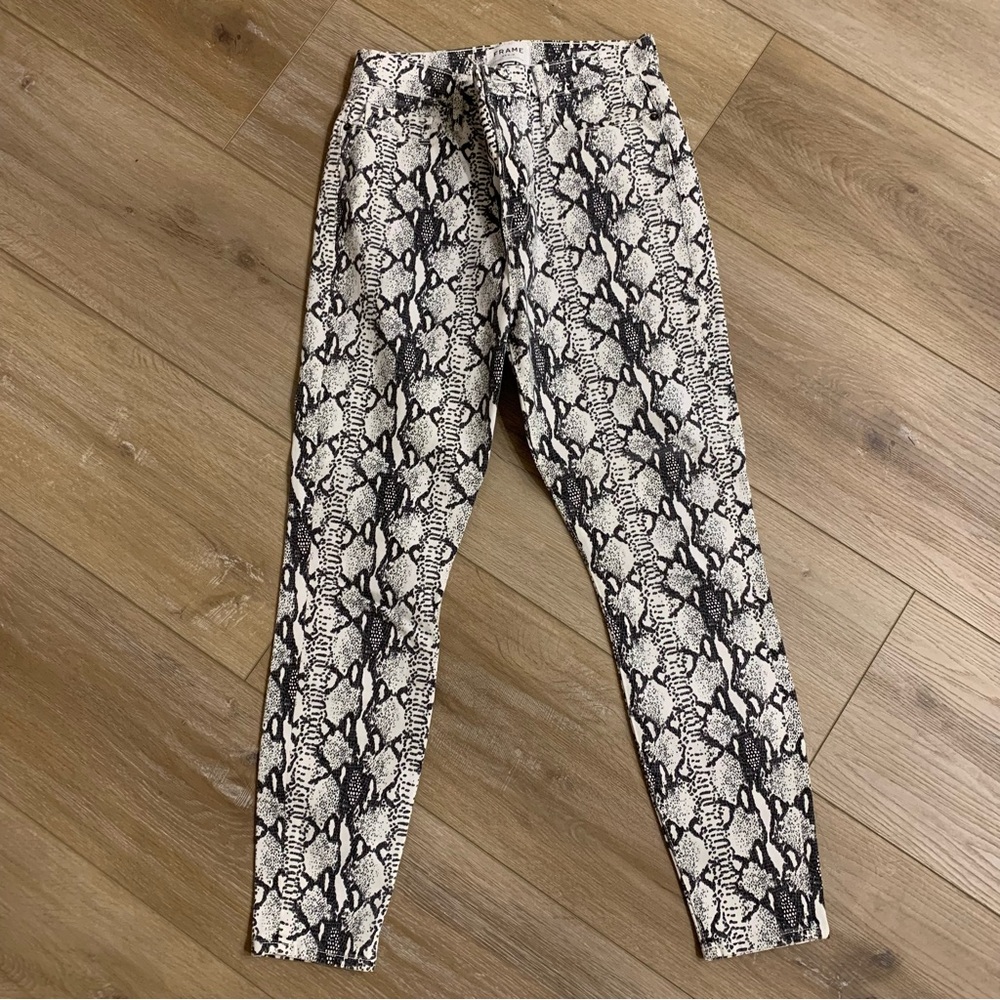 Frame Ali High Rise Cigarette Jeans
